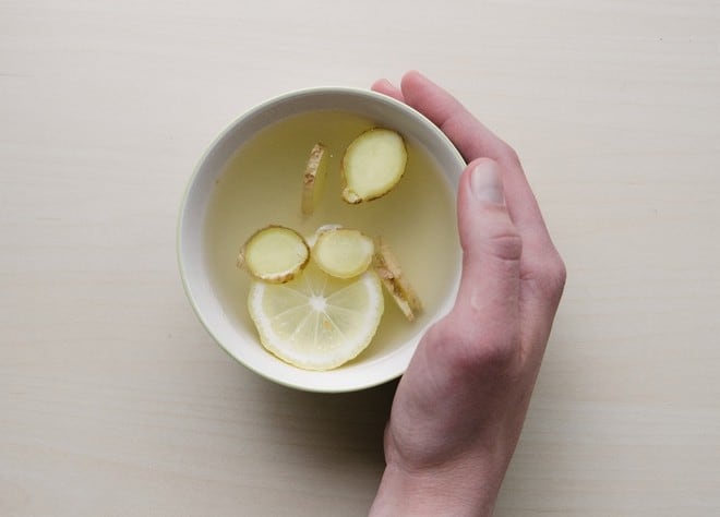 verse gemberthee met citroen en honing